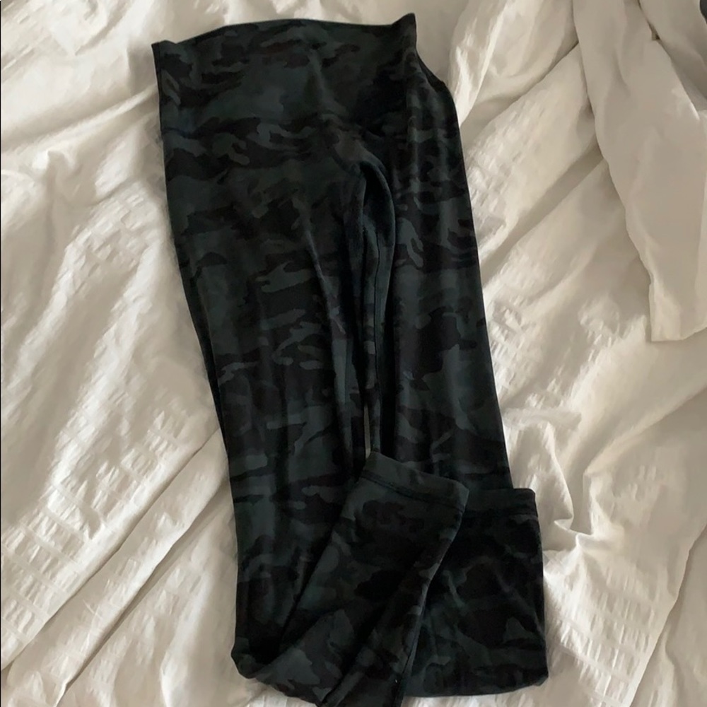 Lululemon camo align long leggings size 6